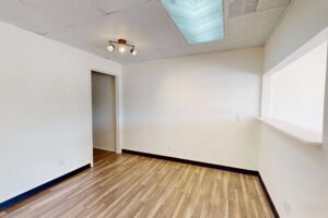 202 n king suite 208 (3)